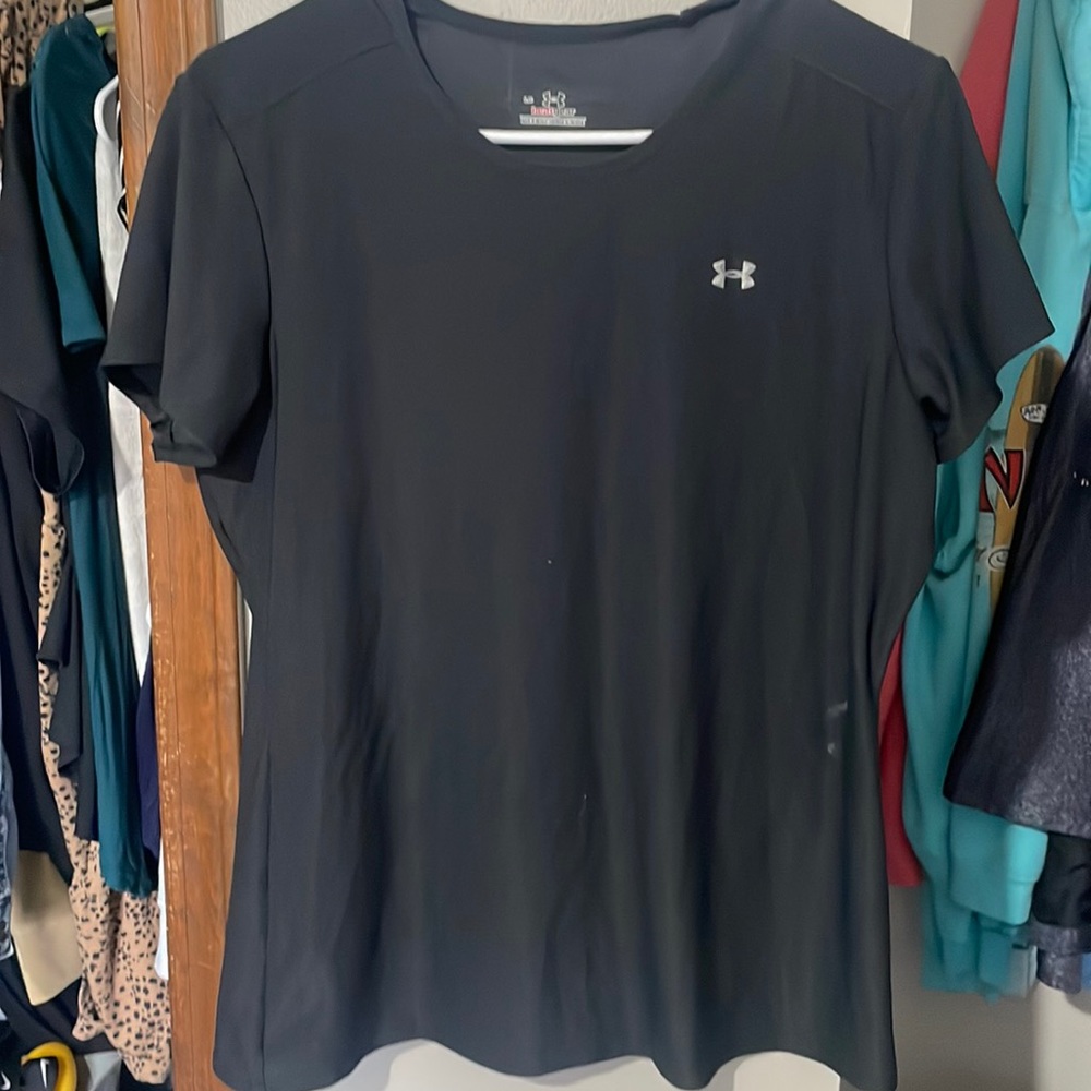 WOMENS under armour tshirt heat gear large